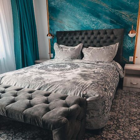 Suru Hotel & Restaurant Buşteni Exteriér fotografie