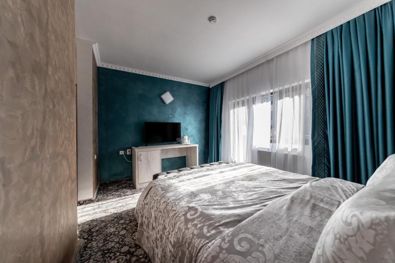 Suru Hotel & Restaurant Buşteni Exteriér fotografie