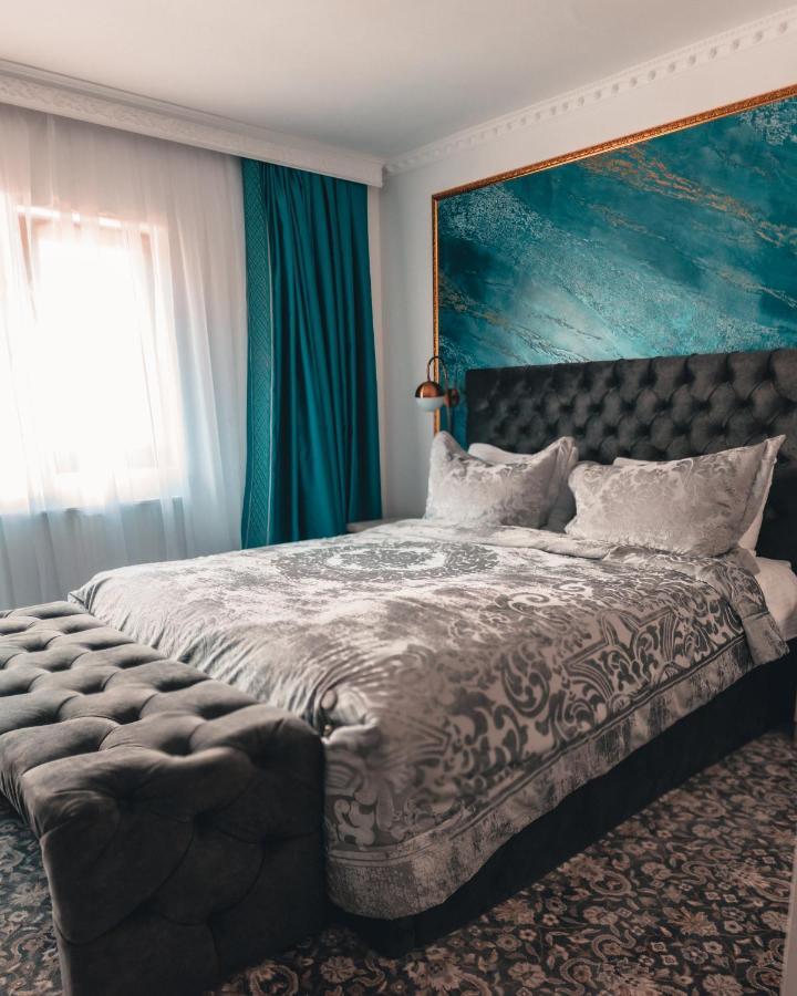 Suru Hotel & Restaurant Buşteni Exteriér fotografie