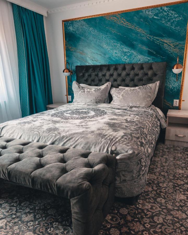 Suru Hotel & Restaurant Buşteni Exteriér fotografie